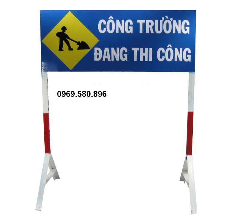 Biển báo công trường đang thi công 5km/h có chân